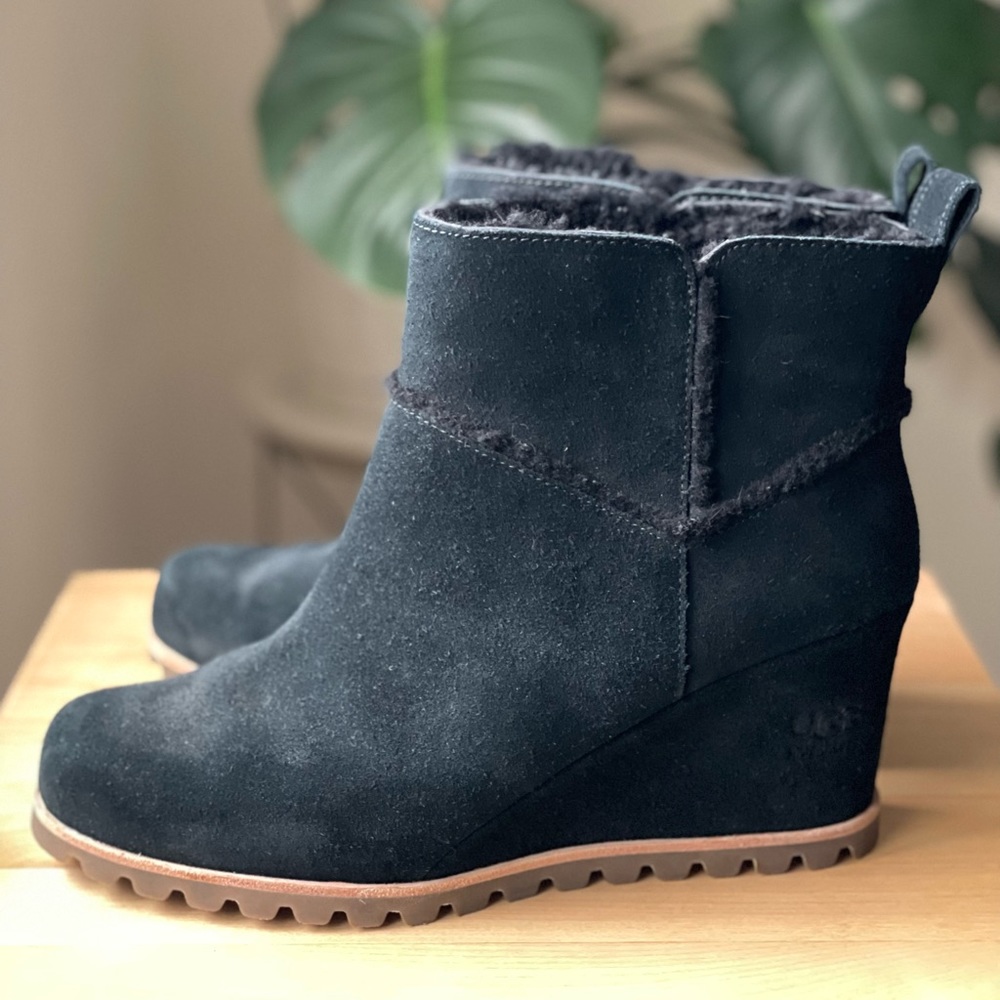 Ugg wedge booties in black suede. Shearling lined interior.